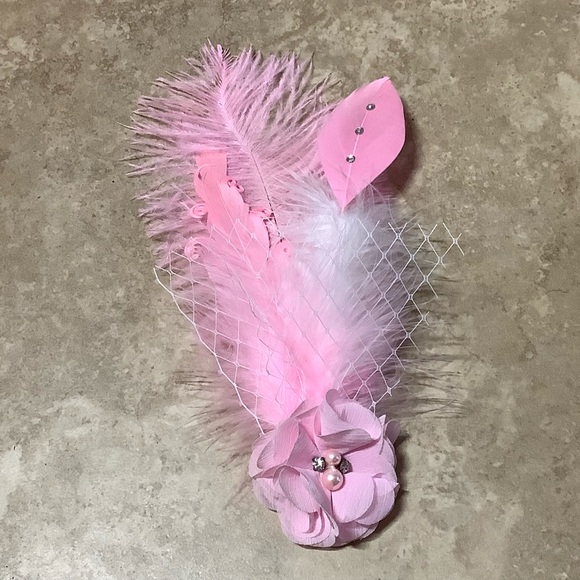 🌸 FLOWER FASCINATOR BOHO FEATHER BOHEMIAN BURLESQUE CLIP HAIR PIECE SHOW GIRL - Picture 2 of 7